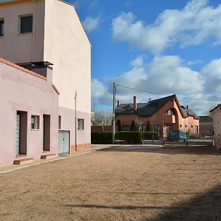 Albergue Villa Nava De La Asuncion * Nava de la Asuncion